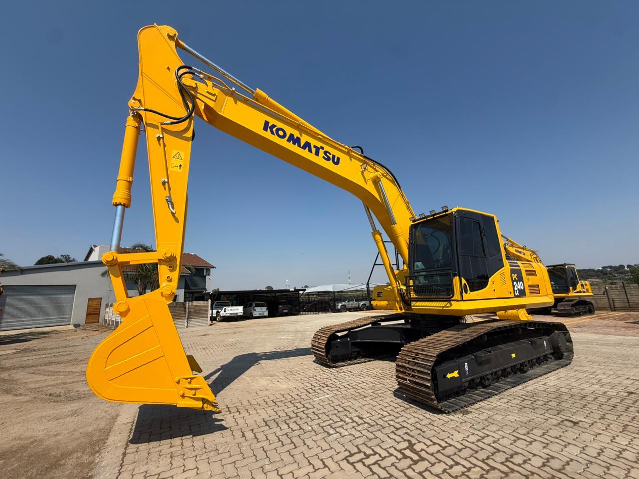 2022 KOMATSU PC240-8 EXCAVATOR (A1327)