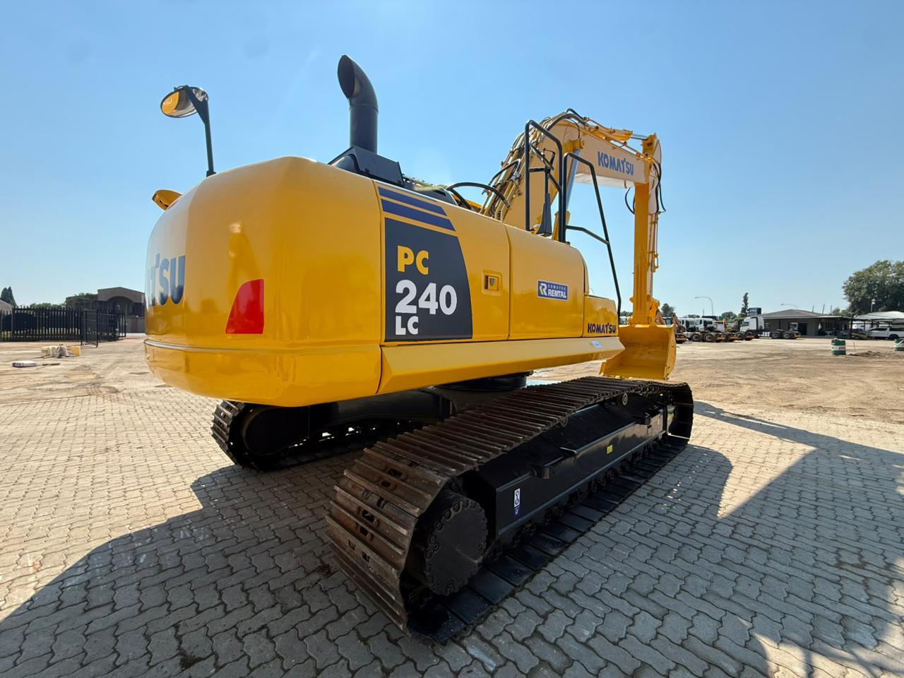 2022 KOMATSU PC240-8 EXCAVATOR (A1327)