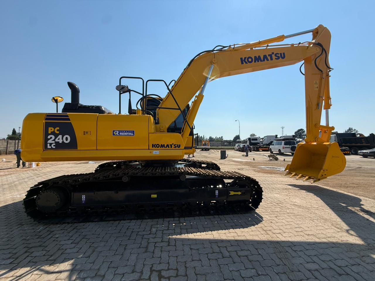 2022 KOMATSU PC240-8 EXCAVATOR (A1327)