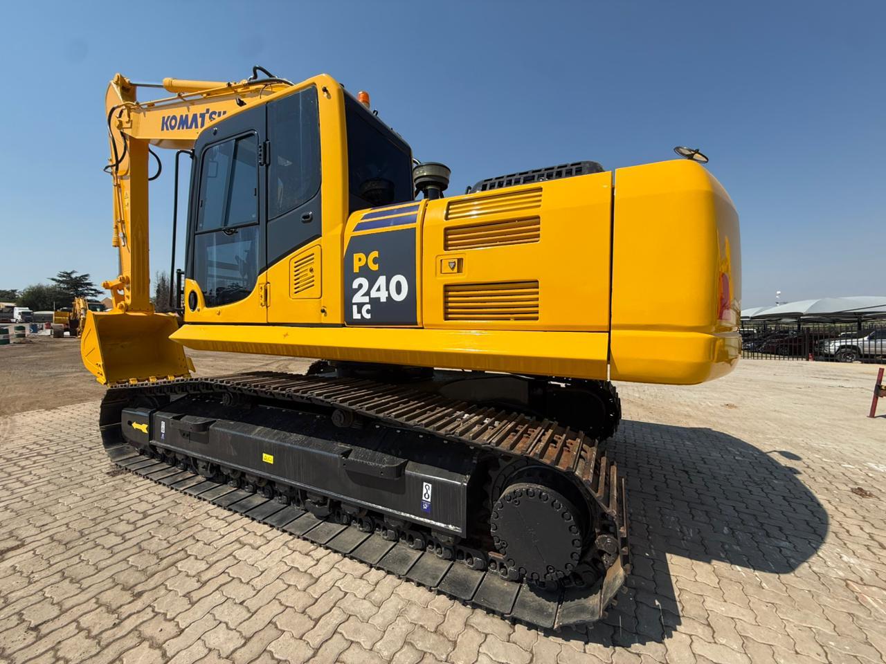 2022 KOMATSU PC240-8 EXCAVATOR (A1327)