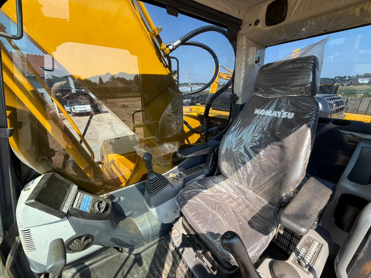 2022 KOMATSU PC240-8 EXCAVATOR (A1327)