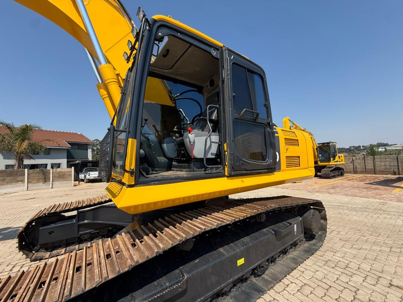 2022 KOMATSU PC240-8 EXCAVATOR (A1327)