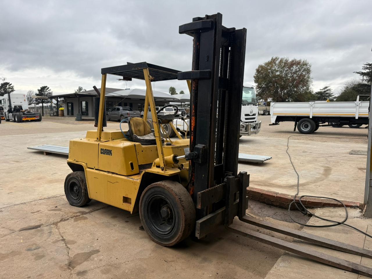 USED CLARK 4 TON DIESEL FORKLIFT (IR216)