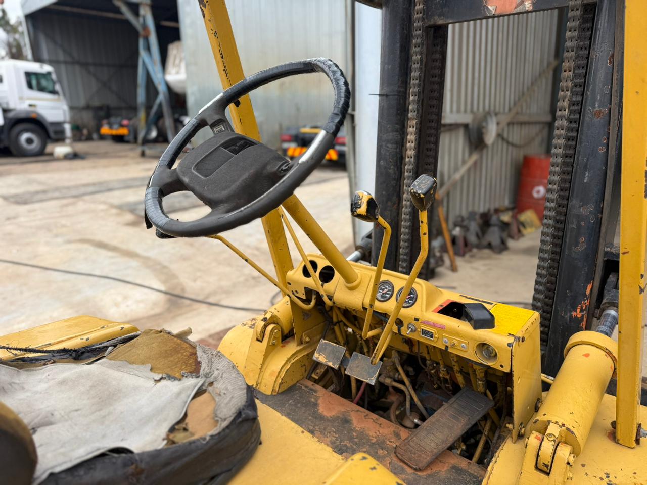 USED CLARK 4 TON DIESEL FORKLIFT (IR216)