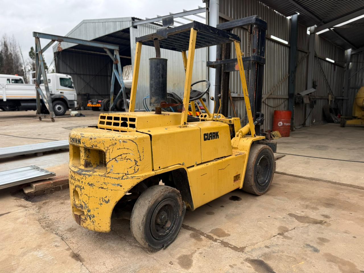 USED CLARK 4 TON DIESEL FORKLIFT (IR216)