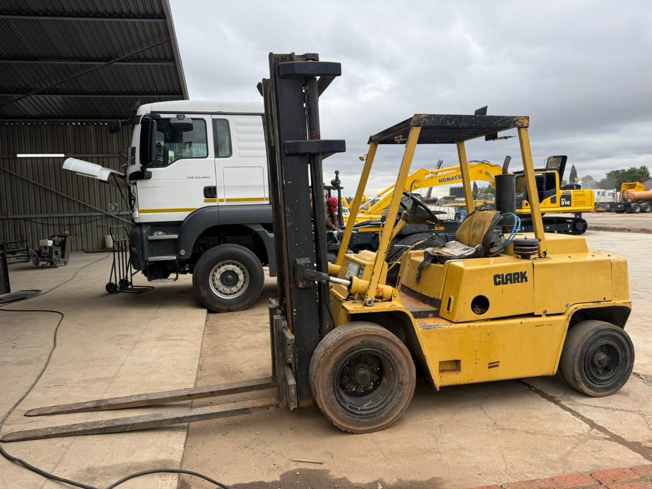 USED CLARK 4 TON DIESEL FORKLIFT (IR216)