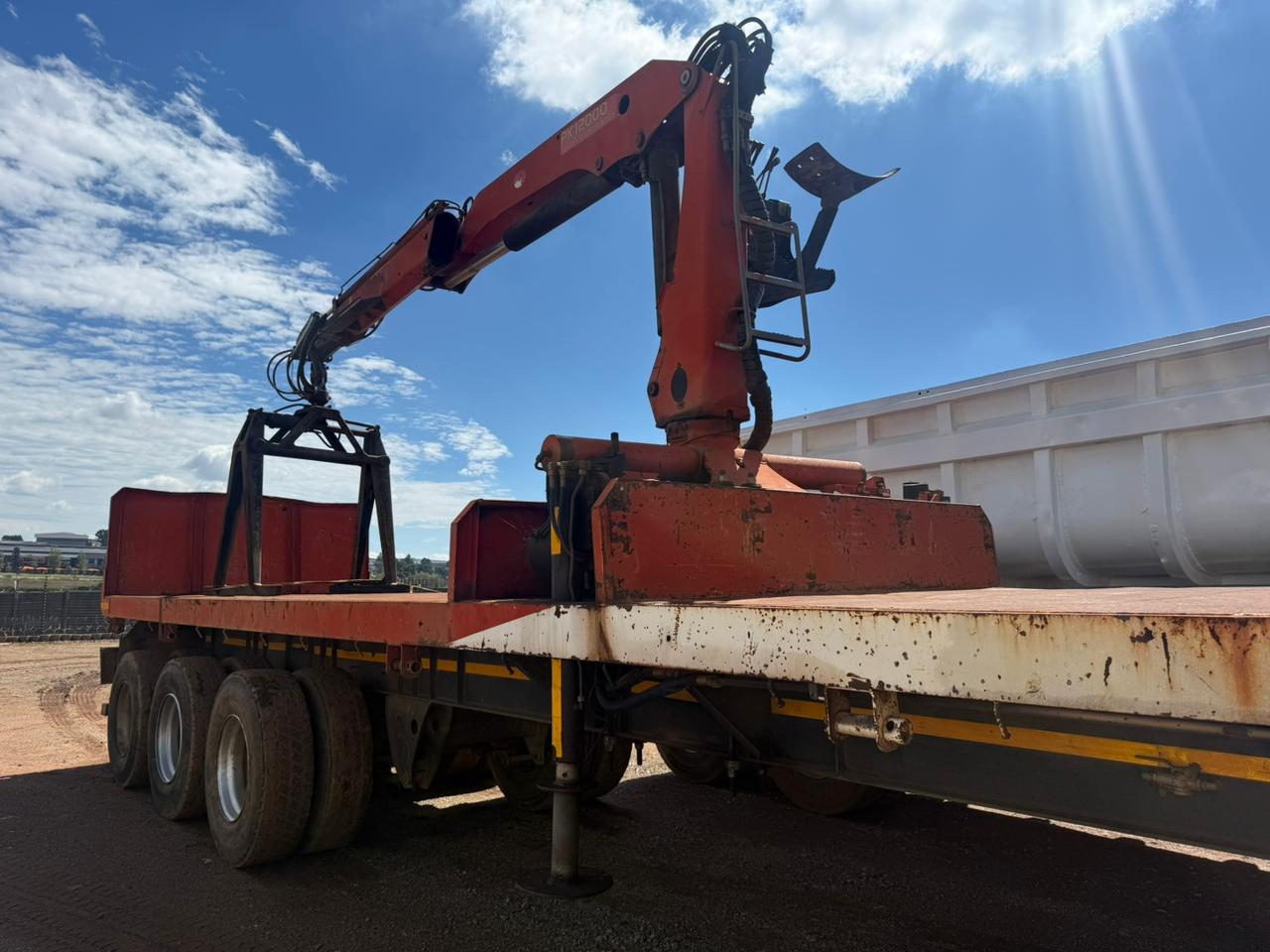 2007 KEARNEYS PAYLOADER BRICK CRANE PK12000 TRAILER (CS2201)
