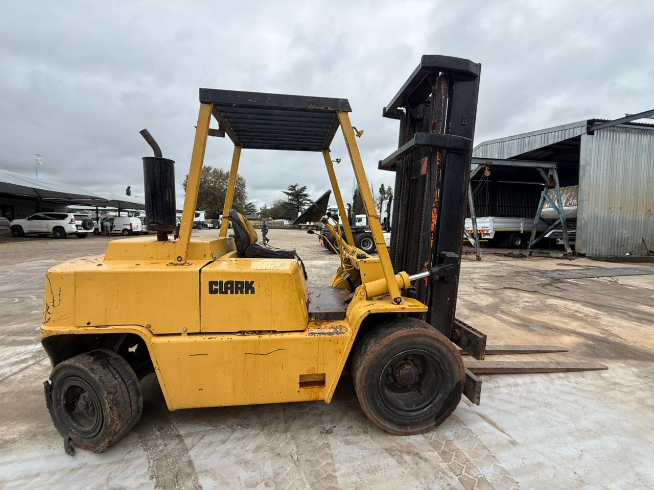 USED CLARK 4 TON DIESEL FORKLIFT (IR216)