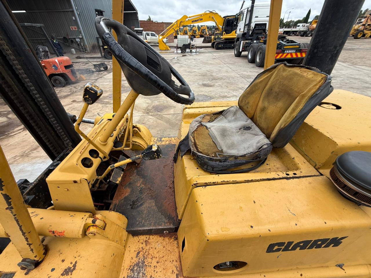 USED CLARK 4 TON DIESEL FORKLIFT (IR216)
