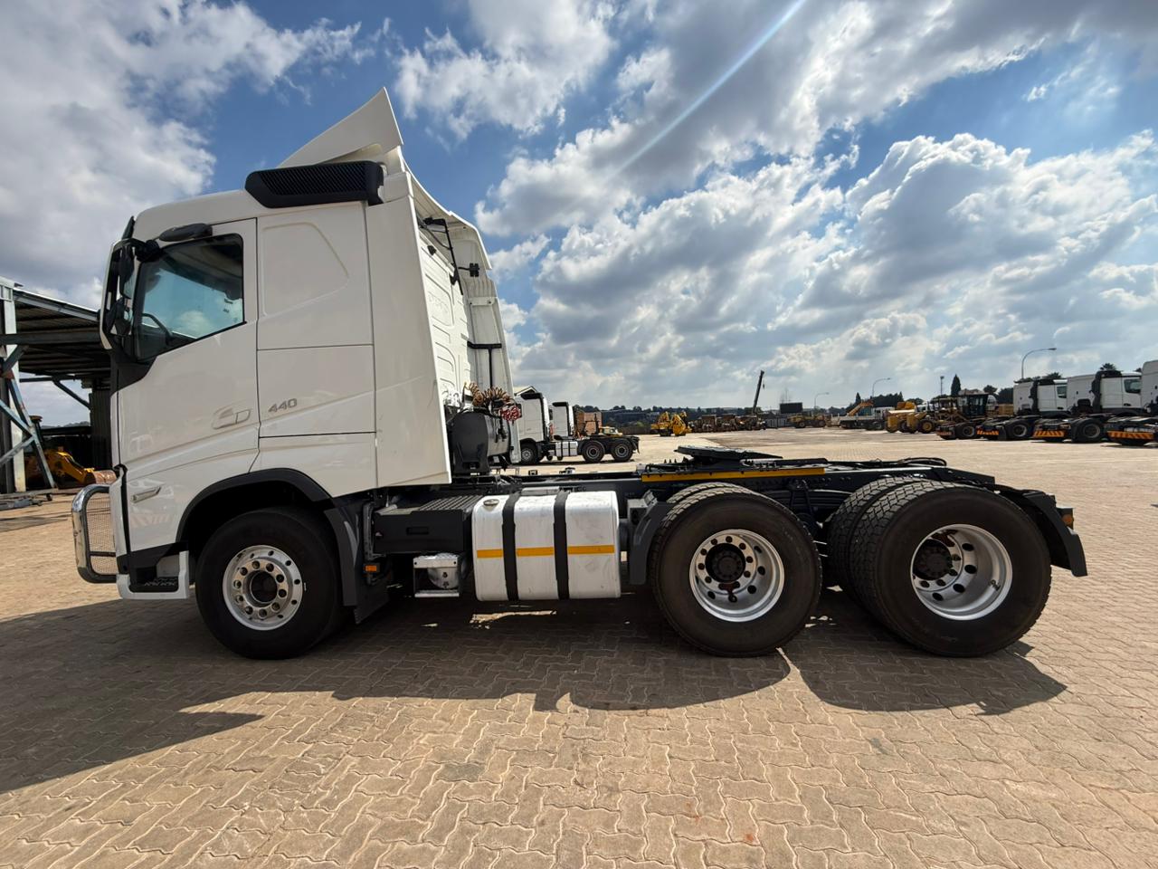 2023 VOLVO FH440 TRUCK TRACTOR (D162)