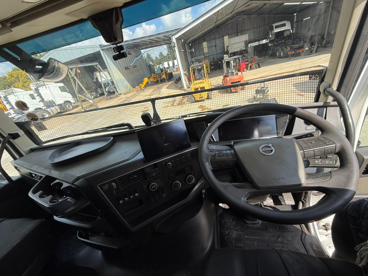 2022 VOLVO FH440 TRUCK TRACTOR (L92)