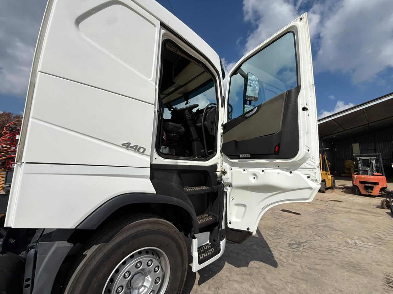 2022 VOLVO FH440 TRUCK TRACTOR (L92)