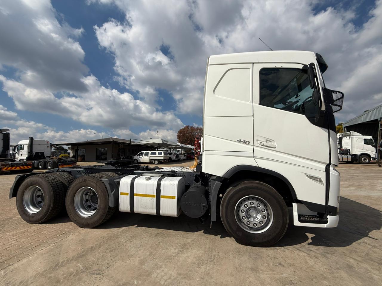 2022 VOLVO FH440 TRUCK TRACTOR (L92)