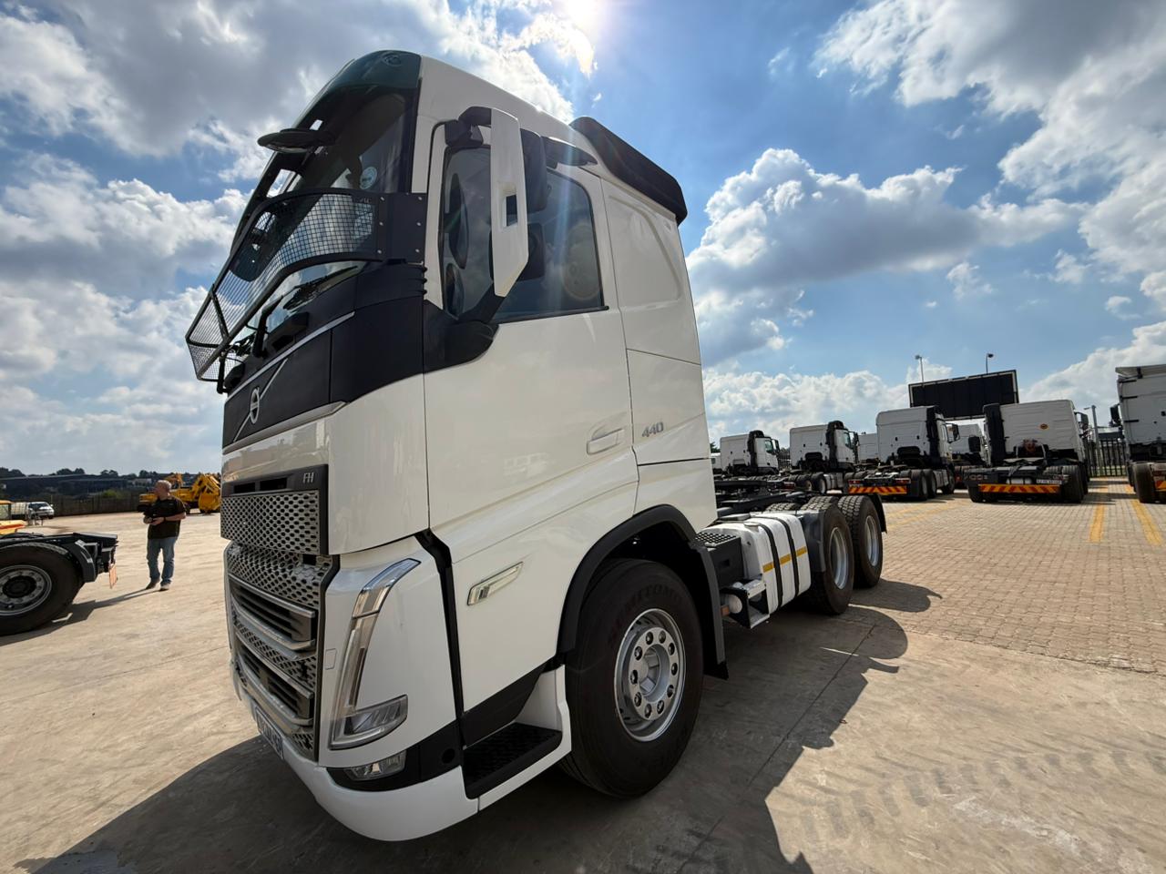 2022 VOLVO FH440 TRUCK TRACTOR (L92)