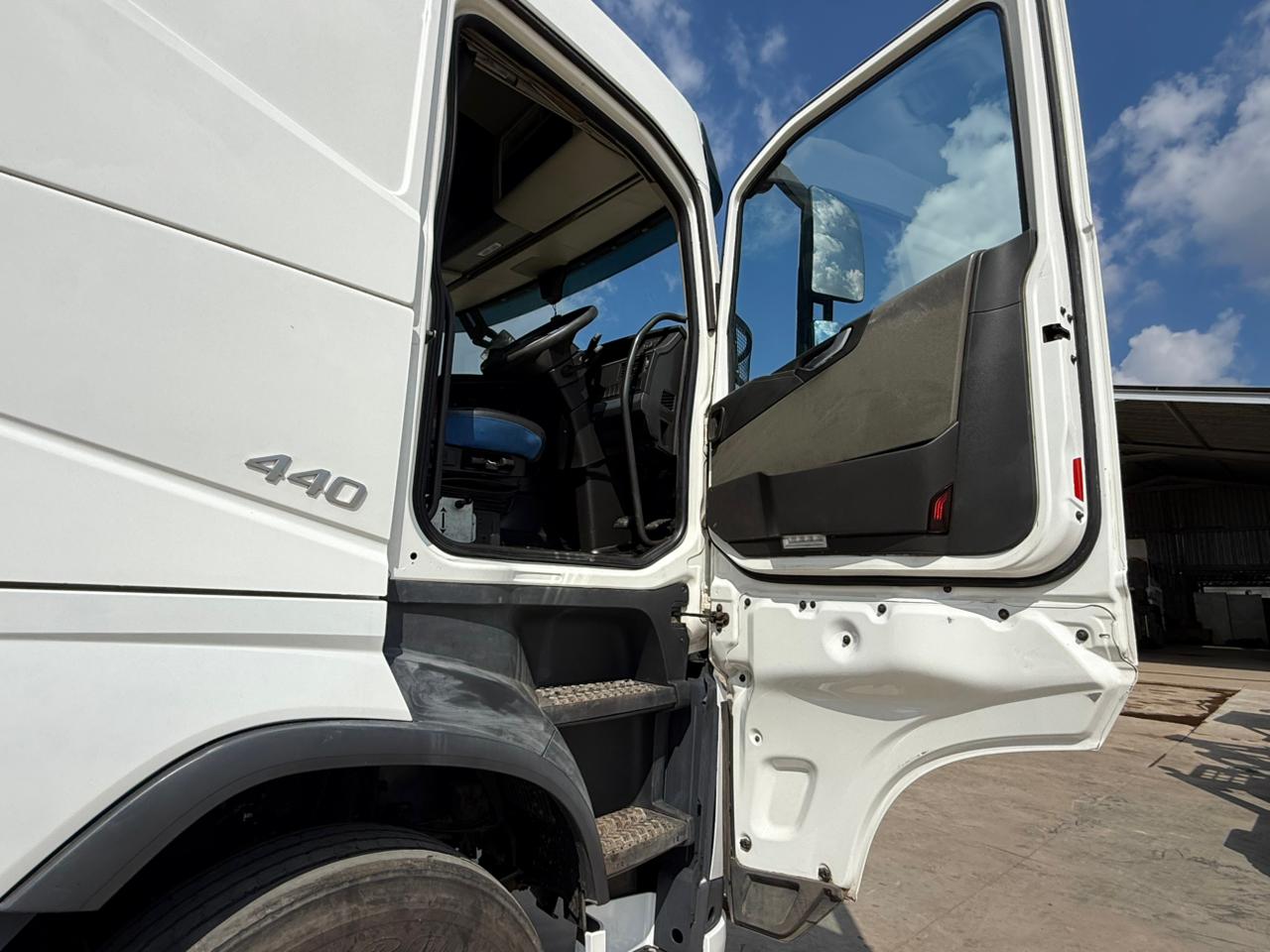2022 VOLVO FH440 TRUCK TRACTOR (L93)