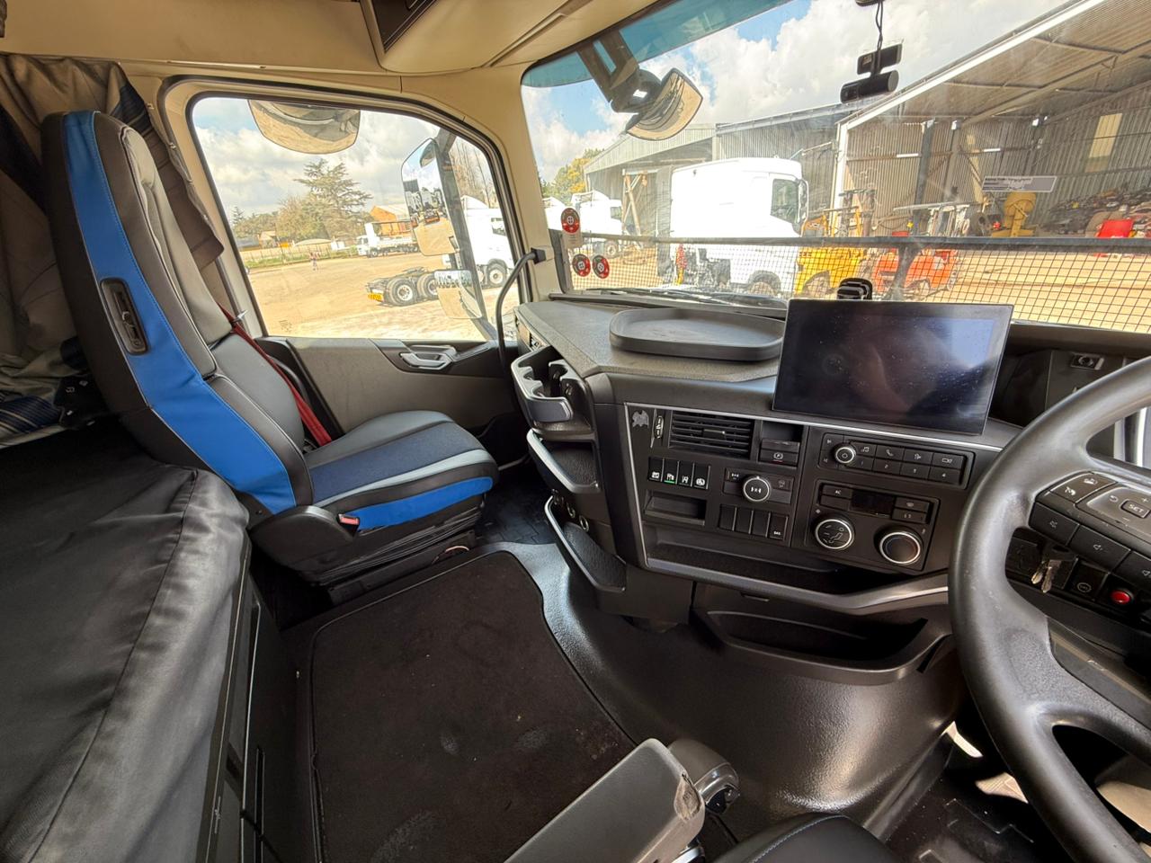 2022 VOLVO FH440 TRUCK TRACTOR (L93)