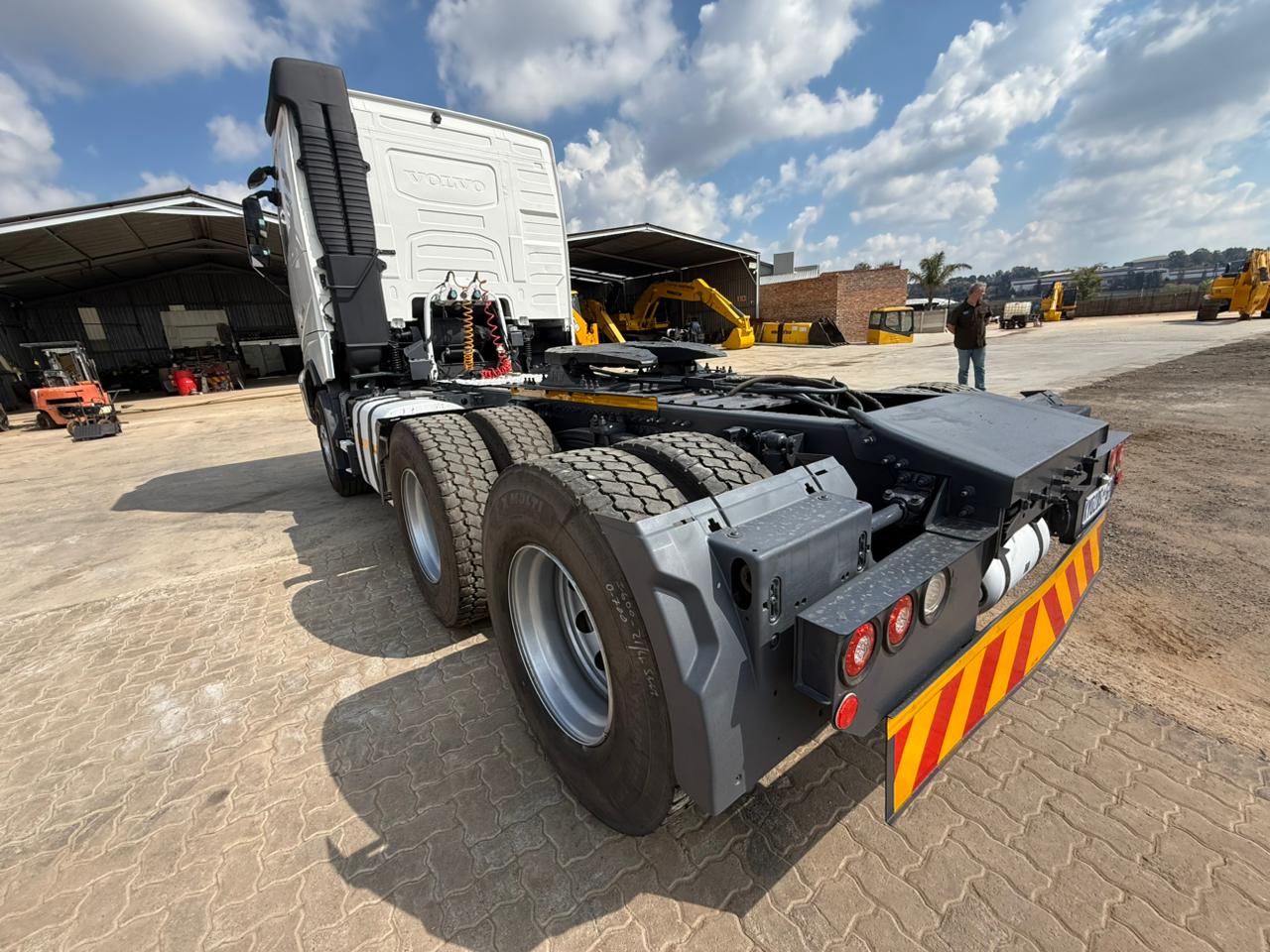 2022 VOLVO FH440 TRUCK TRACTOR (L93)