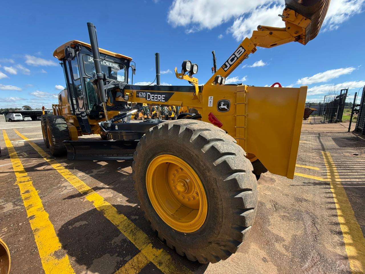 2008 JOHN DEERE 670D GRADER (A1318)