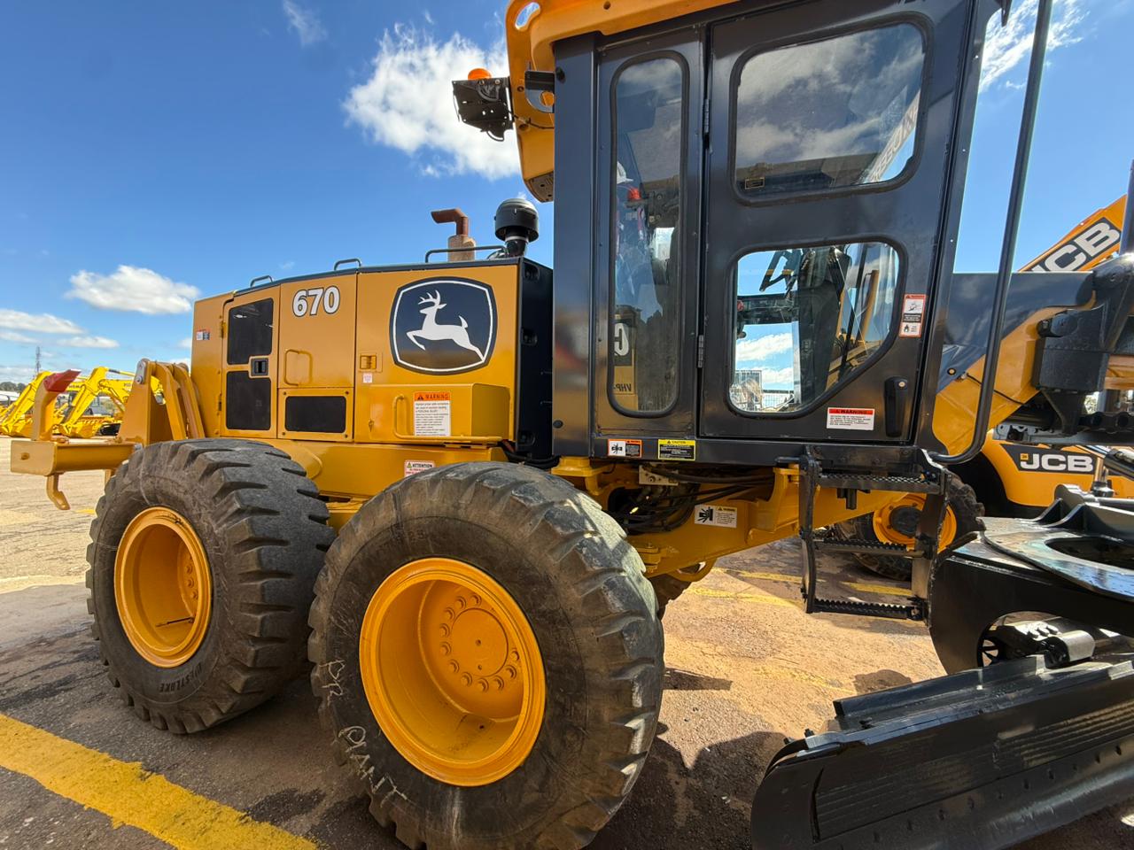 2008 JOHN DEERE 670D GRADER (A1318)