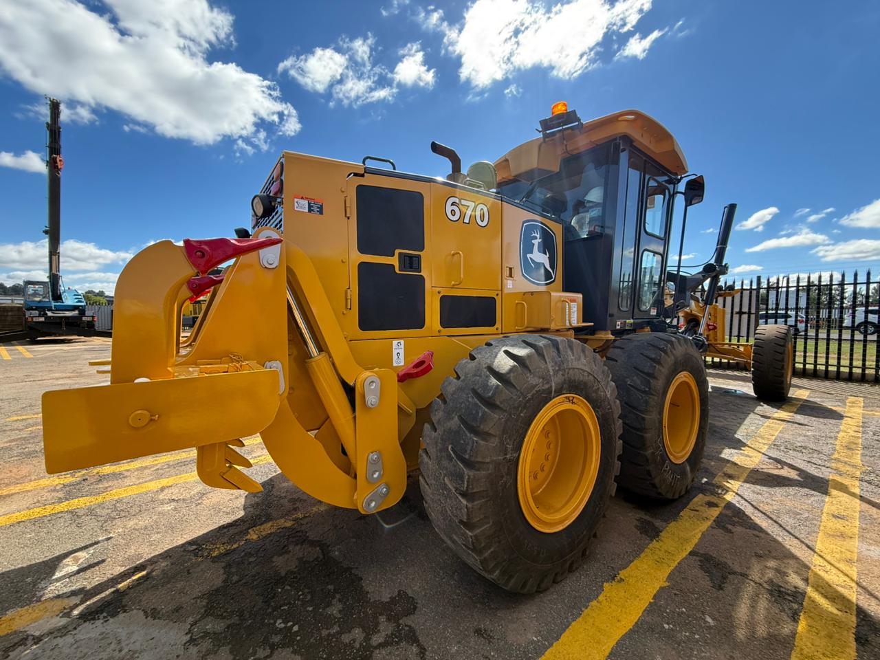 2008 JOHN DEERE 670D GRADER (A1318)