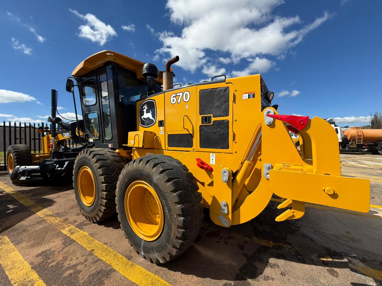 2008 JOHN DEERE 670D GRADER (A1318)
