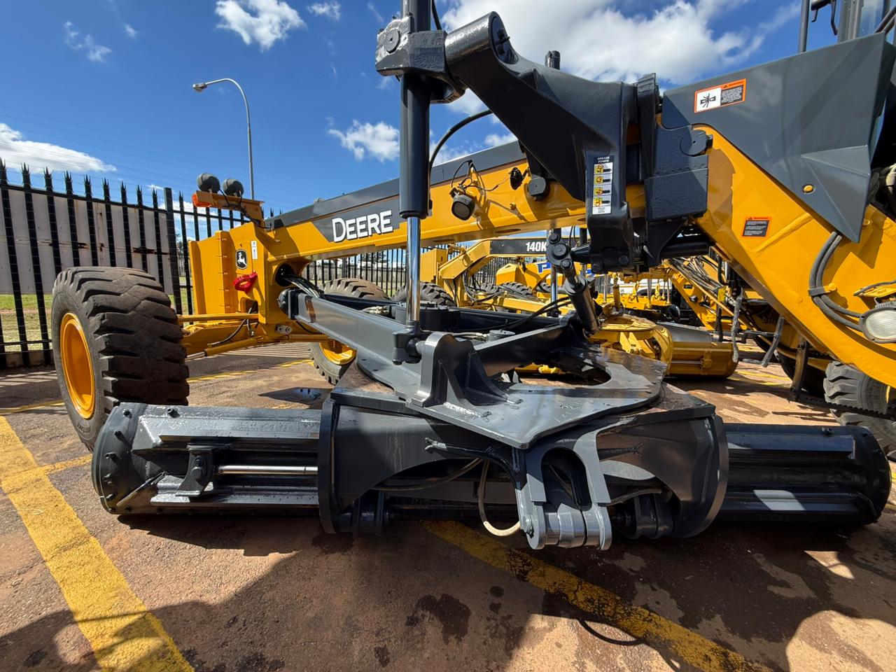 2008 JOHN DEERE 670D GRADER (A1318)