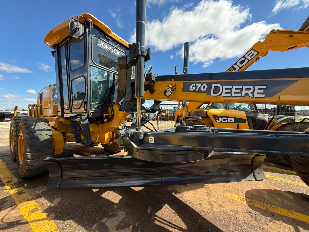 2008 JOHN DEERE 670D GRADER (A1318)