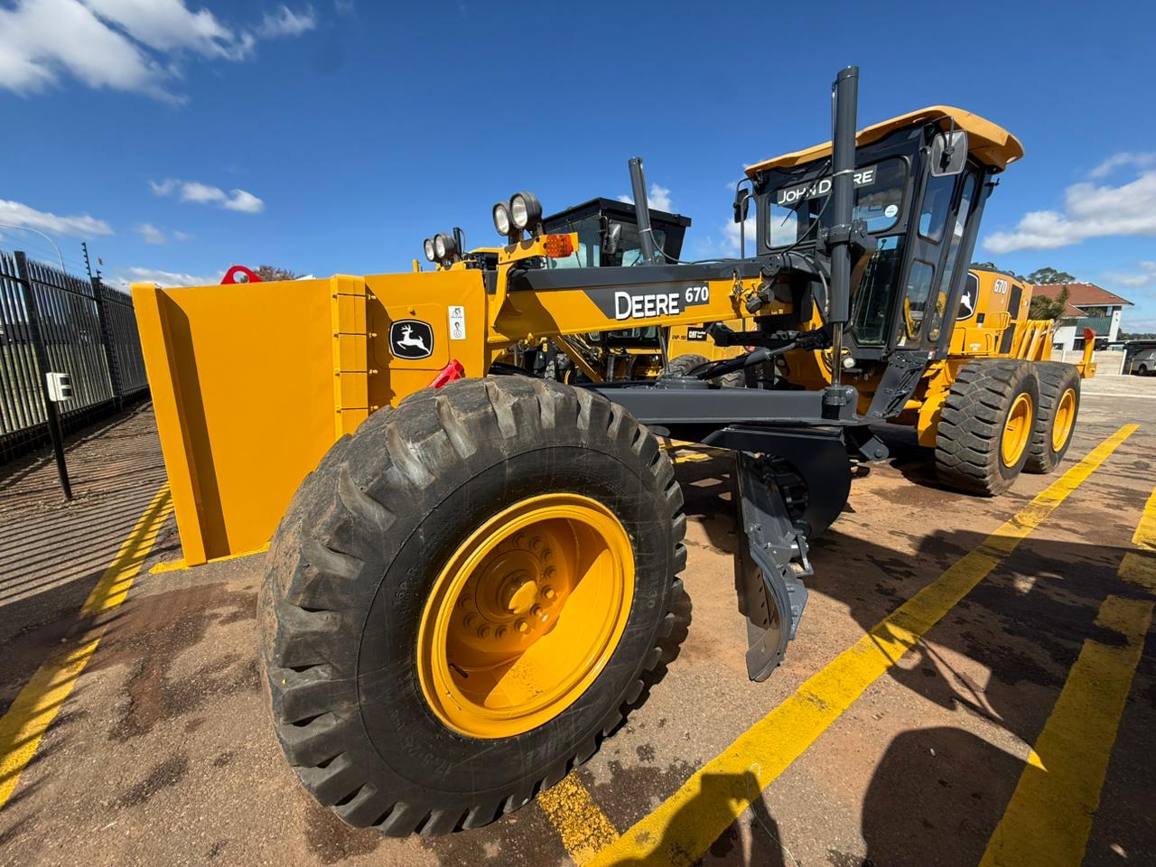 2008 JOHN DEERE 670D GRADER (A1318)