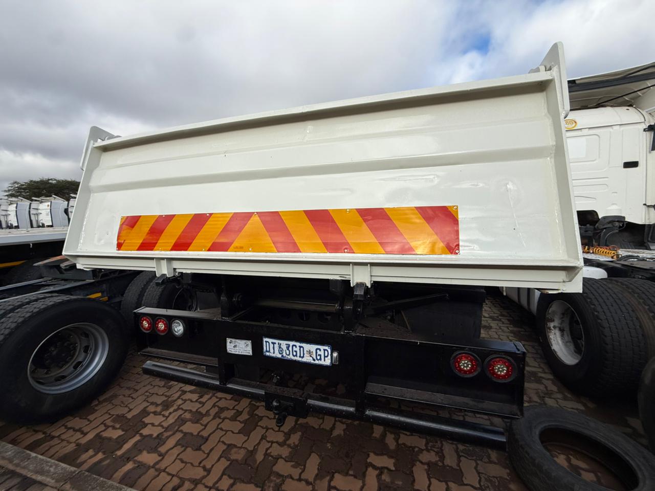 2015 HINO 500-1626 TIPPER 6M3 (SN5692)