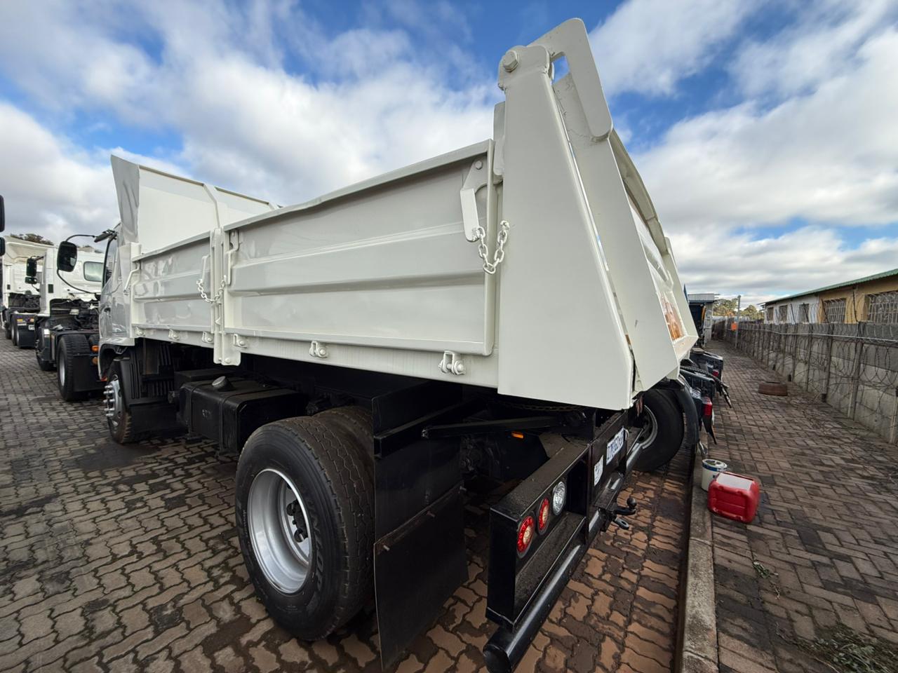 2015 HINO 500-1626 TIPPER 6M3 (SN5692)