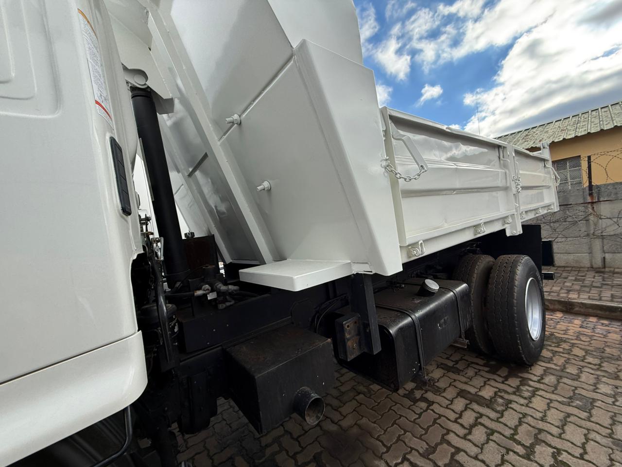 2015 HINO 500-1626 TIPPER 6M3 (SN5692)