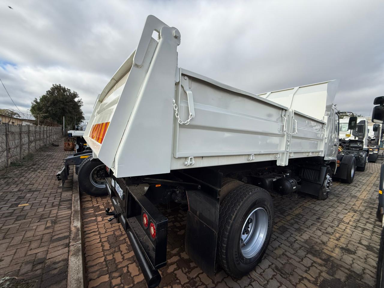 2015 HINO 500-1626 TIPPER 6M3 (SN5692)