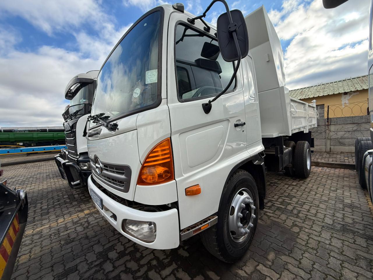 2015 HINO 500-1626 TIPPER 6M3 (SN5692)