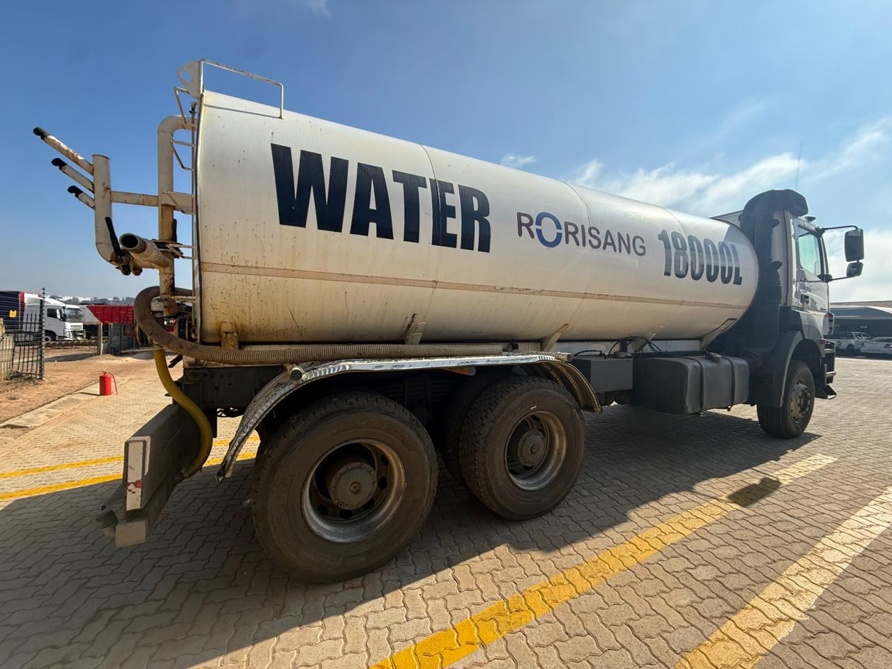 2009 MERCEDES BENZ 3335 18000L WATER BOWSER (IS985)