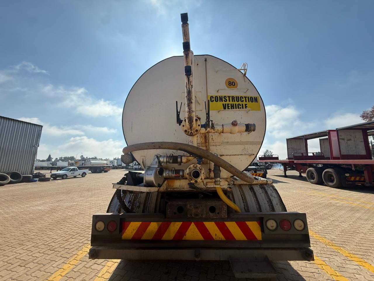 2009 MERCEDES BENZ 3335 18000L WATER BOWSER (IS985)