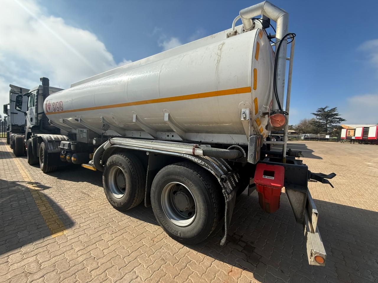 2018 MAN TGS 41-480 TWINSTEER 19000L FUEL TANK (IS986)