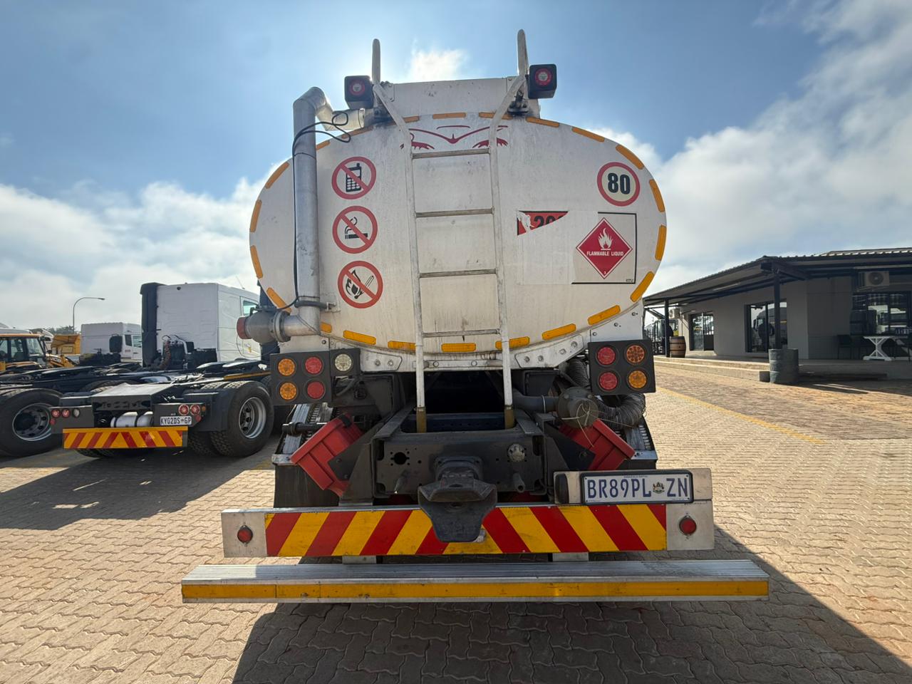 2018 MAN TGS 41-480 TWINSTEER 19000L FUEL TANK (IS986)