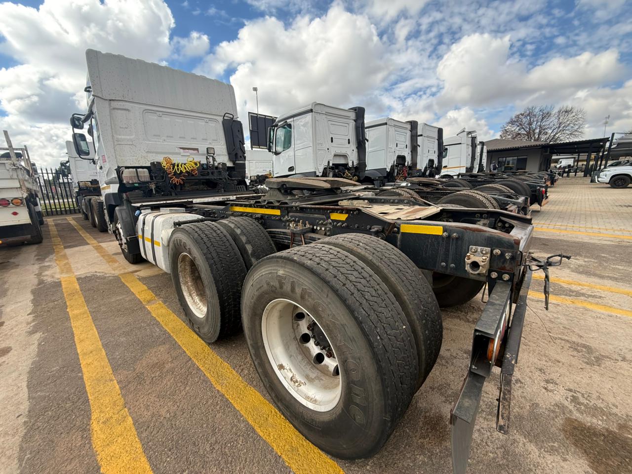 2021 UD QUON GW 26-460 TRUCK TRACTOR (IS731)