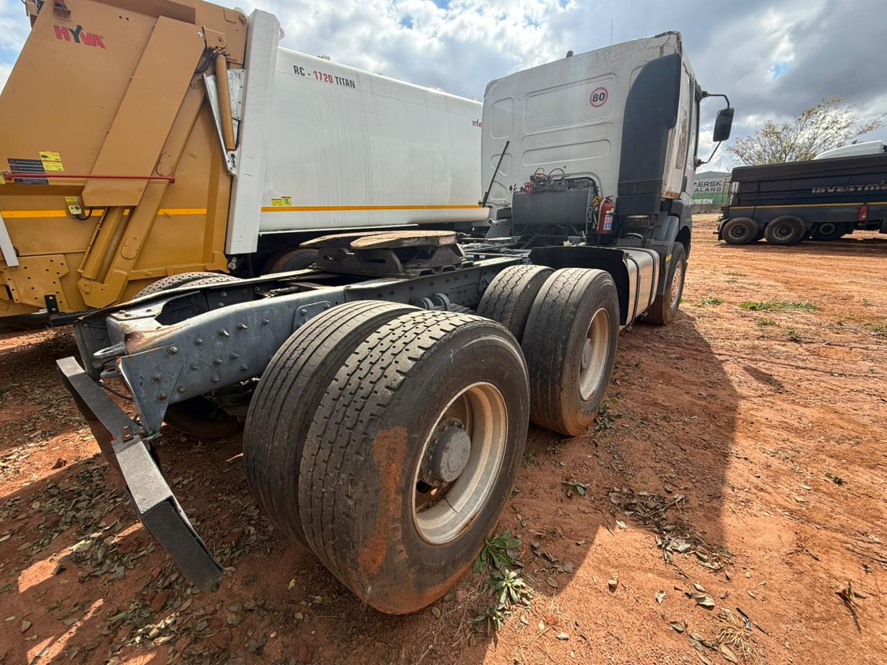 2002 RENAULT KERAX 26-440 TRUCK TRACTOR (IS760)