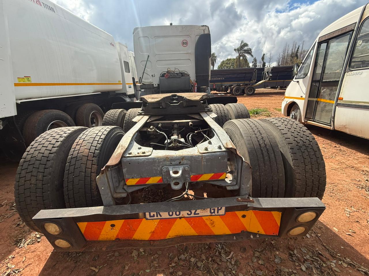 2002 RENAULT KERAX 26-440 TRUCK TRACTOR (IS760)