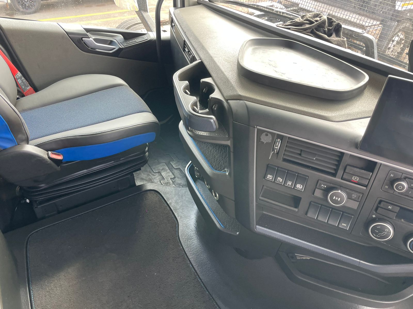 2023 VOLVO FH440 TRUCK TRACTOR (L94)
