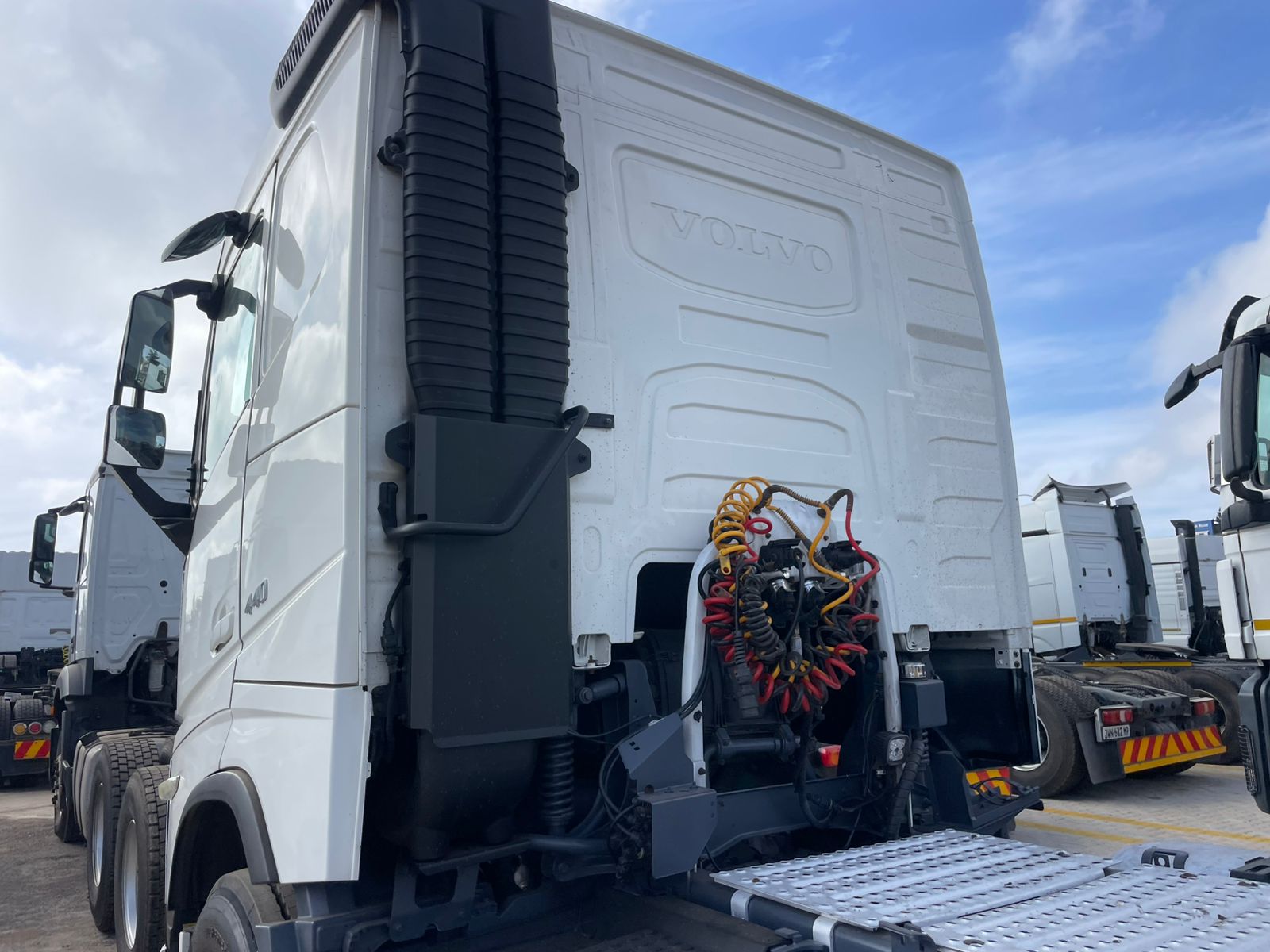 2023 VOLVO FH440 TRUCK TRACTOR (L94)