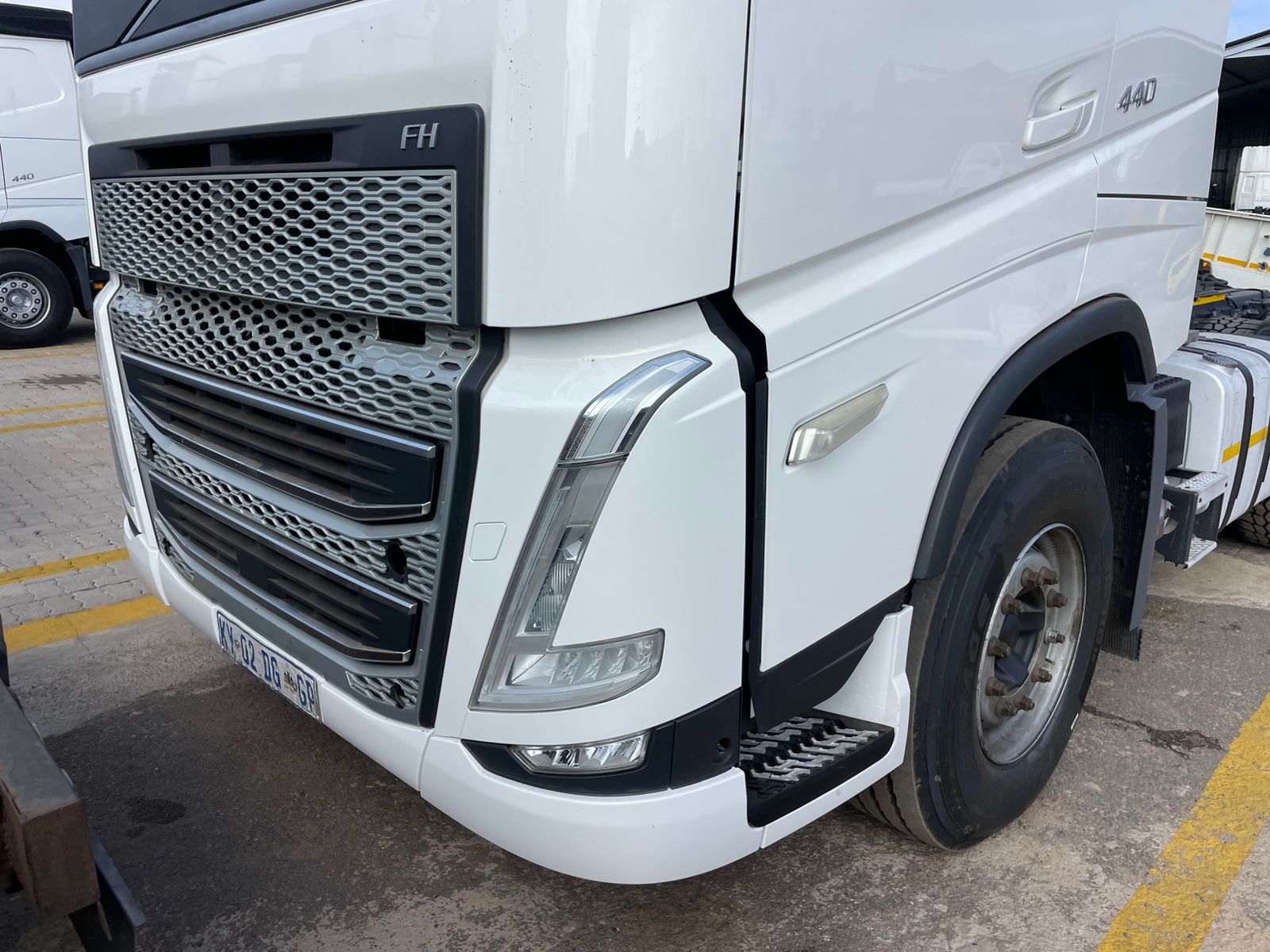 2023 VOLVO FH440 TRUCK TRACTOR (L94)