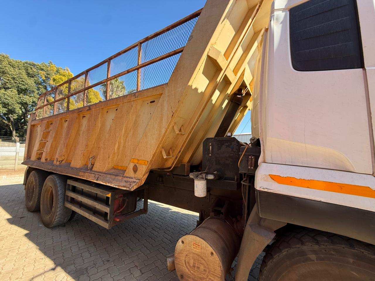 2018 UD QUON CW26-370 TIPPER TRUCK (IS995)
