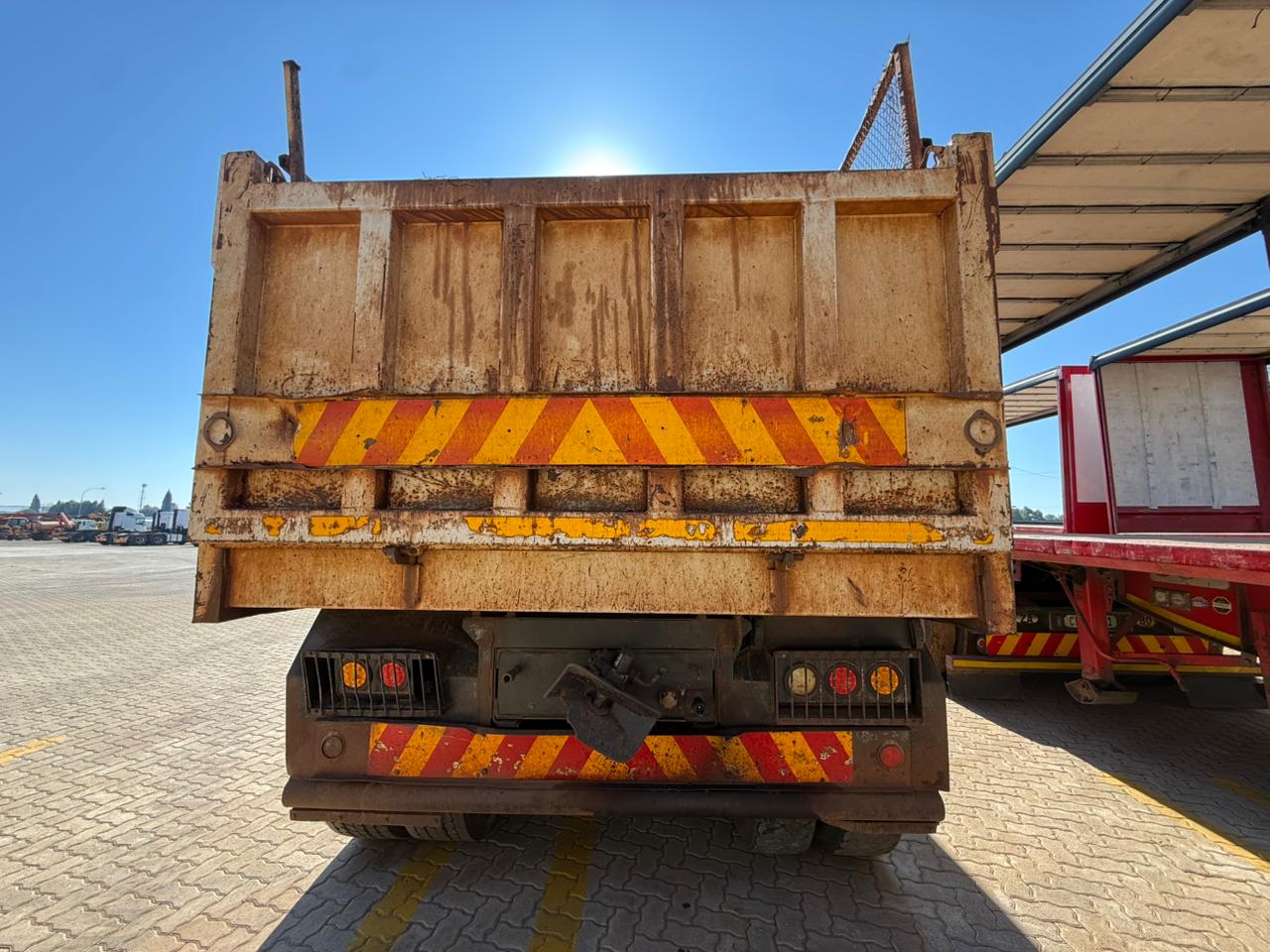 2018 UD QUON CW26-370 TIPPER TRUCK (IS995)