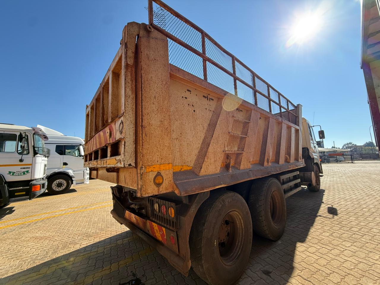 2018 UD QUON CW26-370 TIPPER TRUCK (IS995)