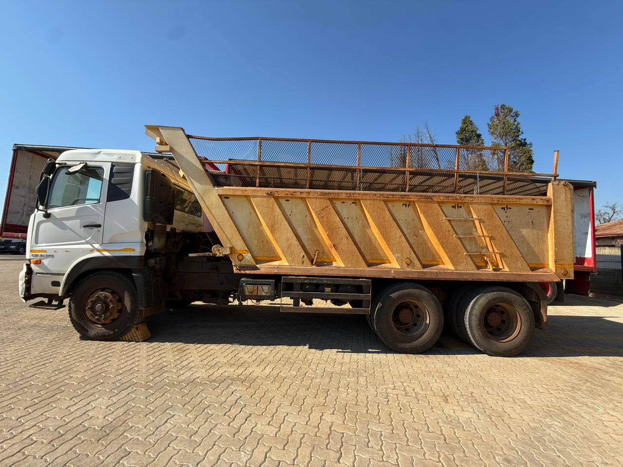 2018 UD QUON CW26-370 TIPPER TRUCK (IS995)