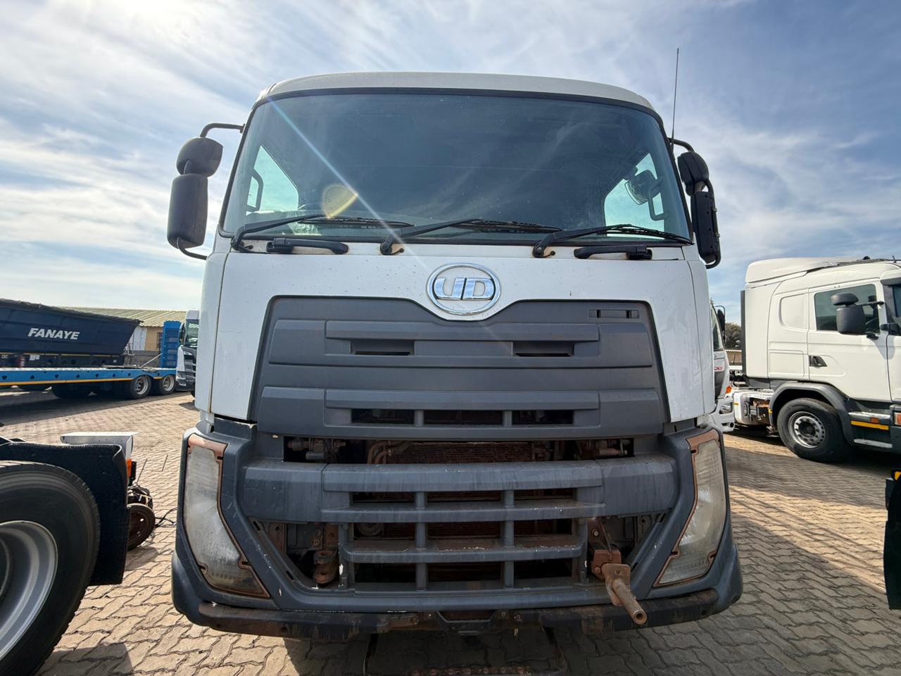 2019 UD QUESTER CWE330 TIPPER TRUCK (IS996)