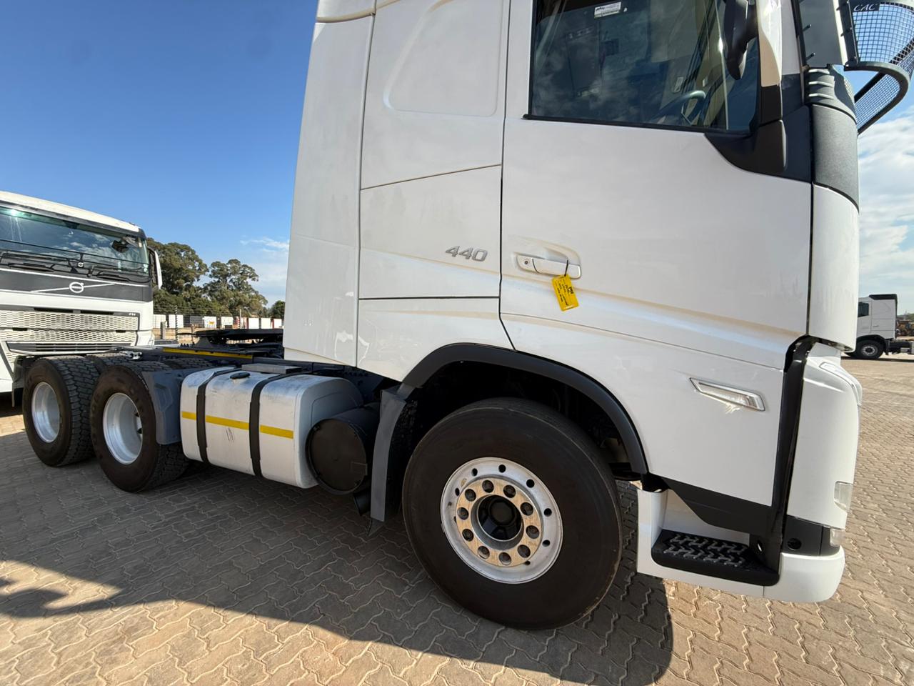 2023 VOLVO FH440 TRUCK TRACTOR (IS982)