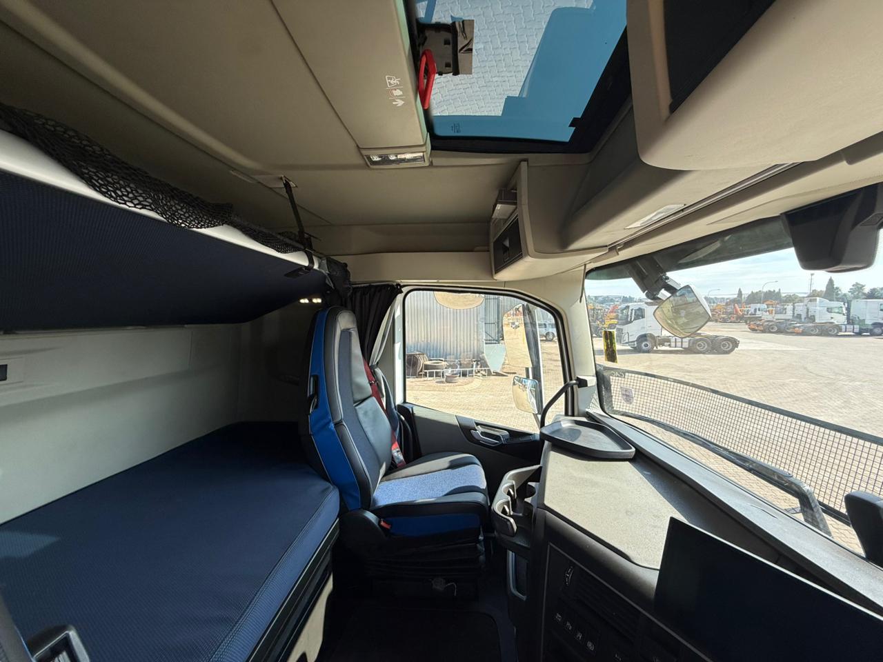 2023 VOLVO FH440 TRUCK TRACTOR (IS982)